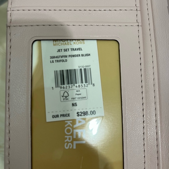 Michael Kors Quilted Powder Blush Trifold Wallet - Picture 5 of 6